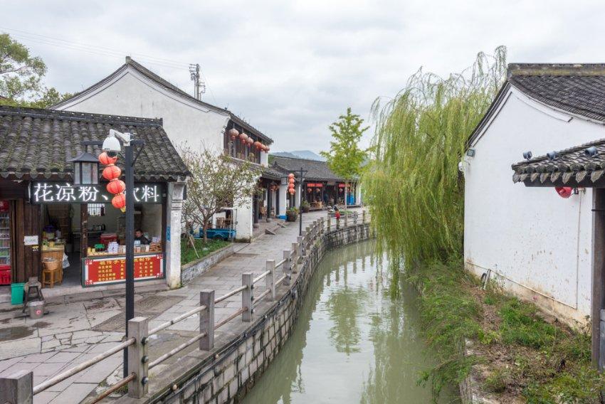 摆动小圆球